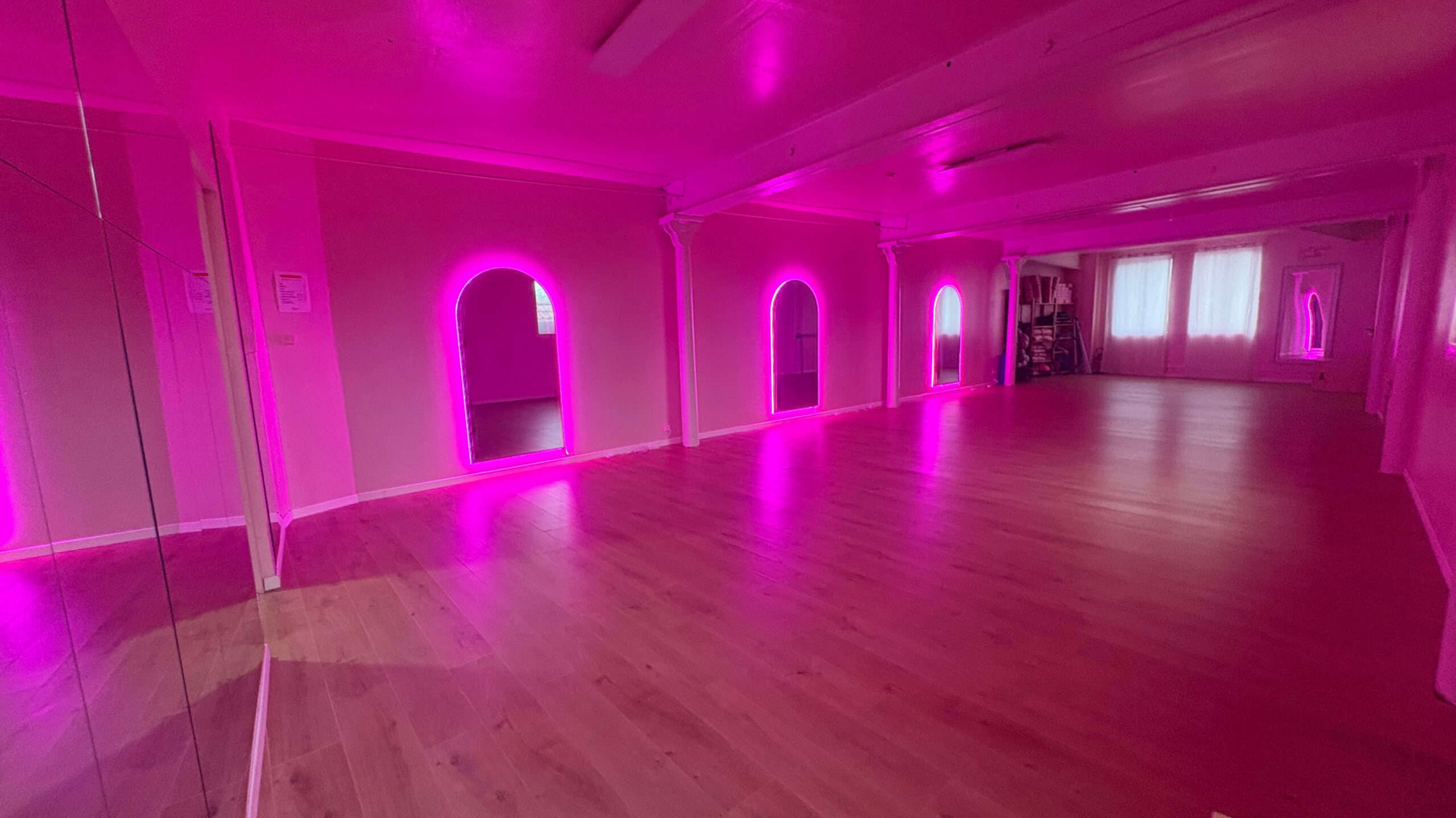 SALLE DE COURS COLLECTIFS ROSE