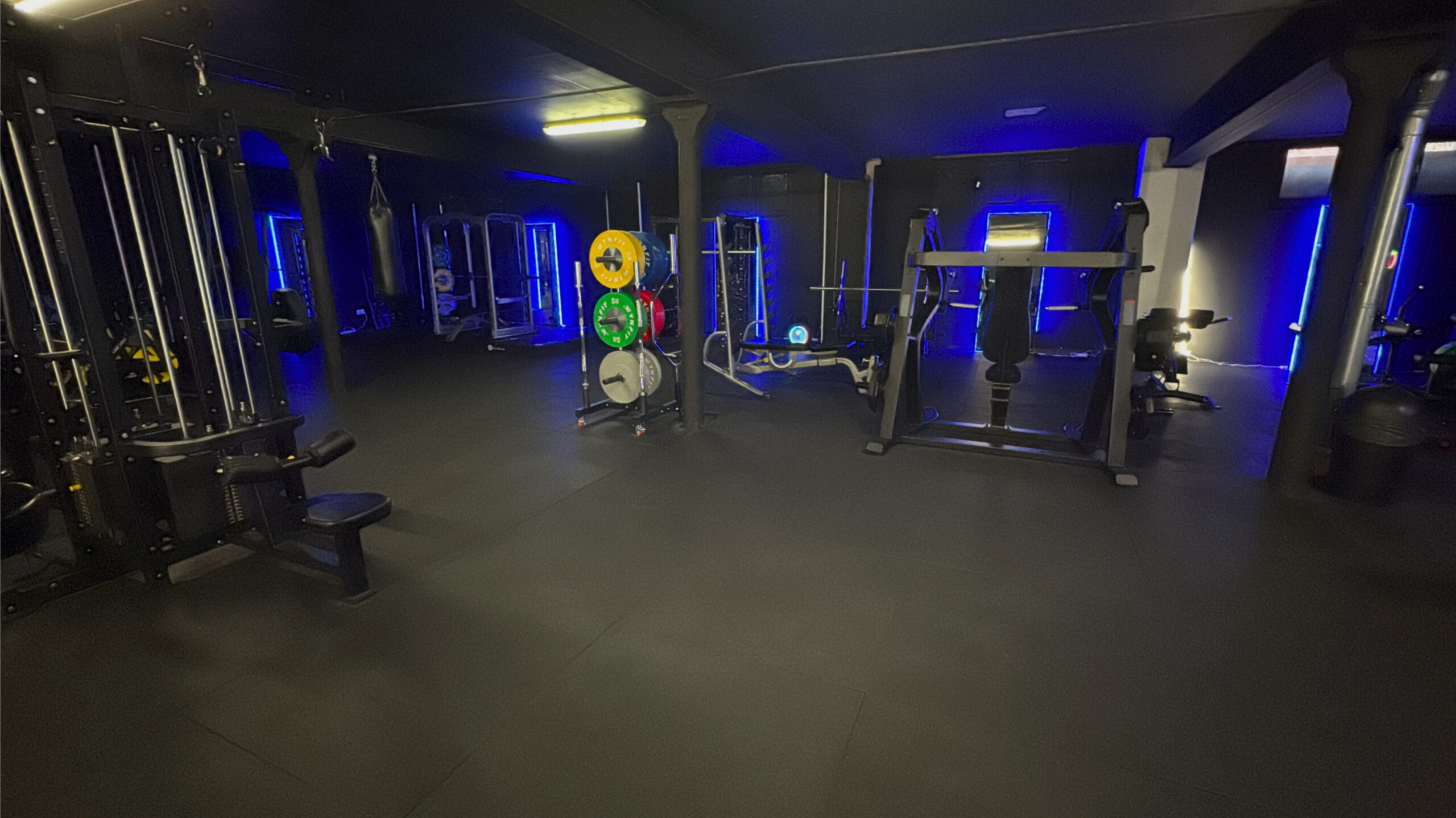 SALLE DE MUSCULATION NOIRE 2